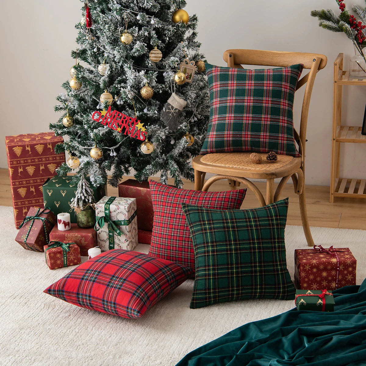 45x45cm Square Pillow Cases Christmas Scottish Tartan Plaid Cushion Covers Bed Sofa Pad Party Decor Snowflake Throw Pillow Cover